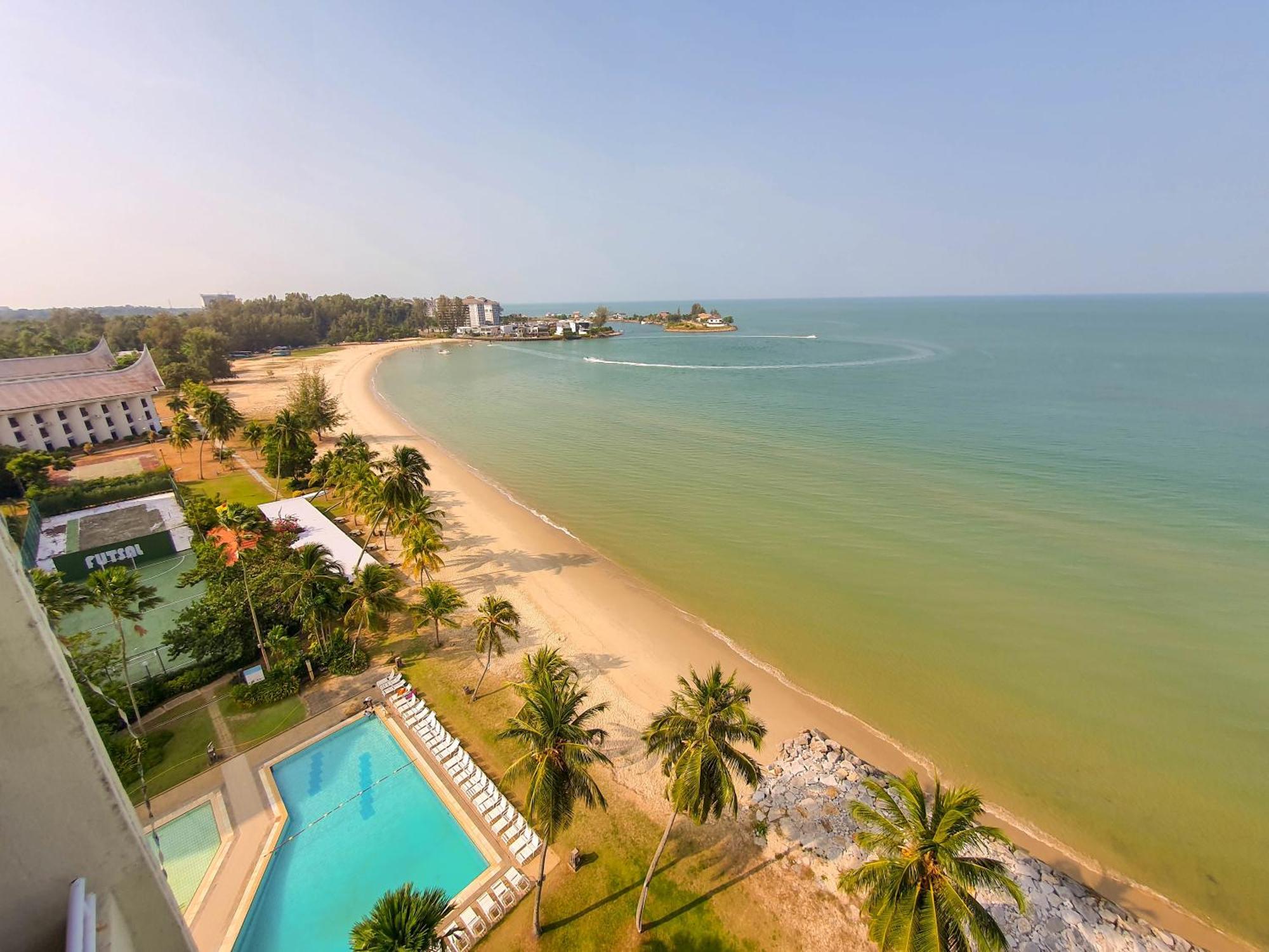 'Newly Refurbished' 'Sunny Seaview' At Regency With 2 Carpark By Shine Stay Port Dickson Exterior foto