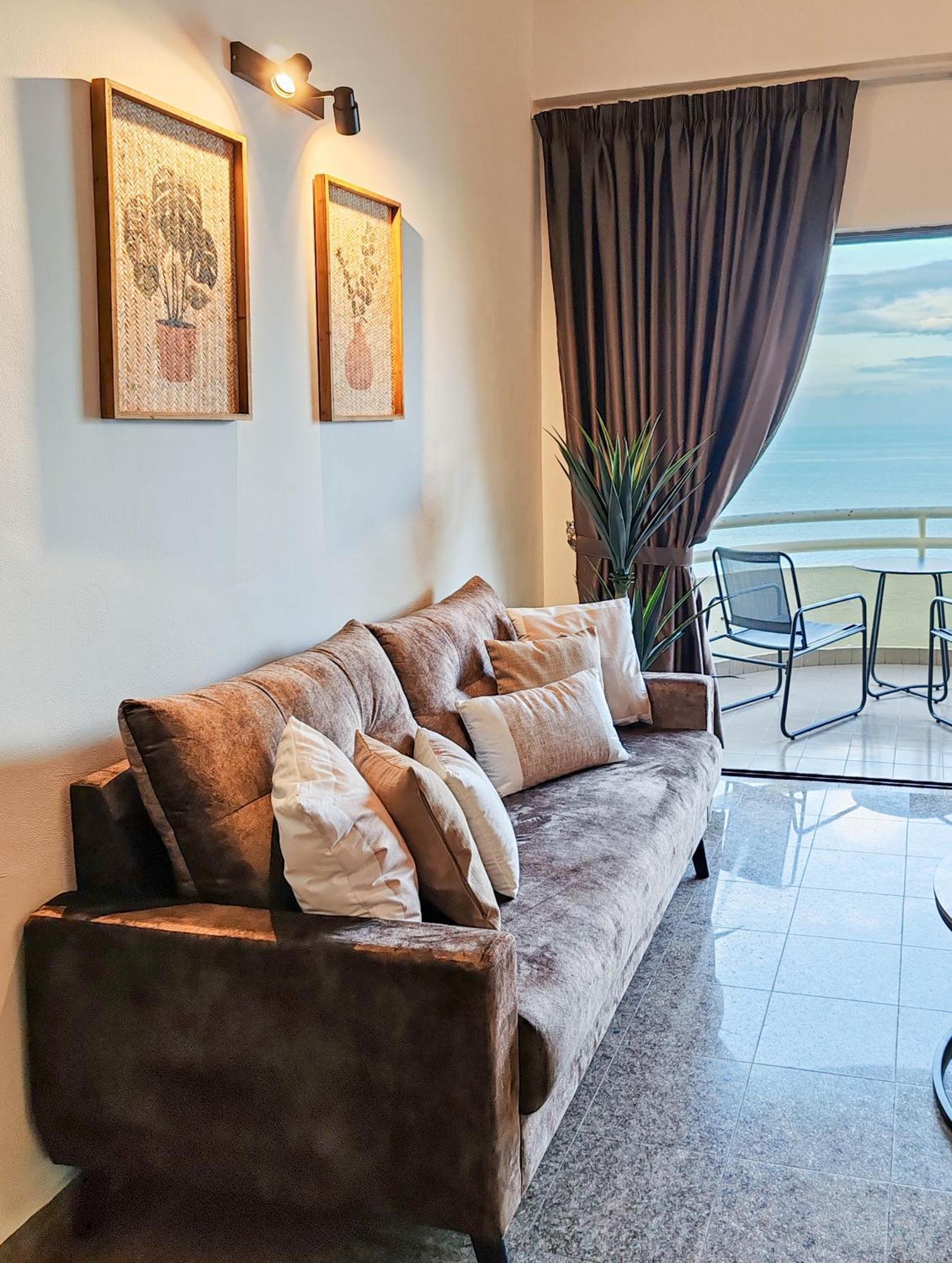 'Newly Refurbished' 'Sunny Seaview' At Regency With 2 Carpark By Shine Stay Port Dickson Exterior foto
