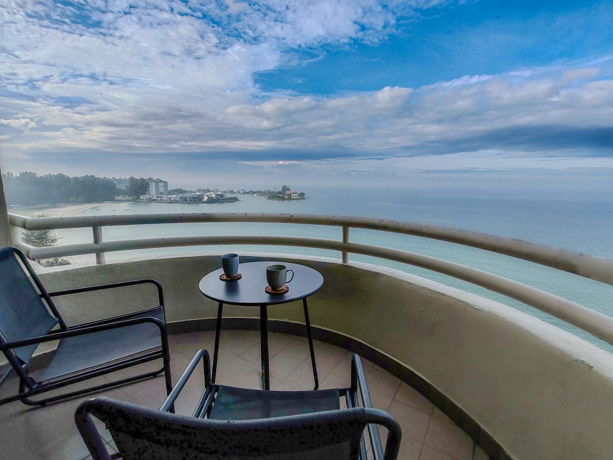 'Newly Refurbished' 'Sunny Seaview' At Regency With 2 Carpark By Shine Stay Port Dickson Exterior foto