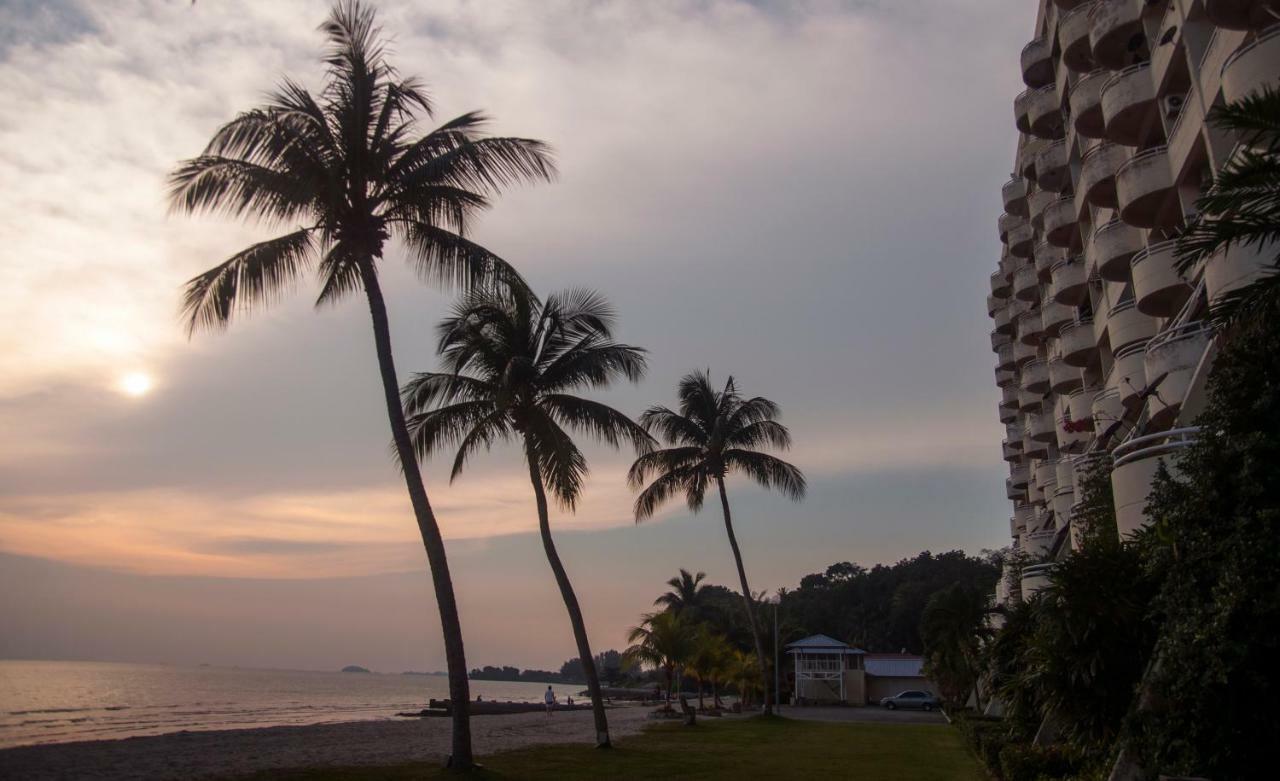 'Newly Refurbished' 'Sunny Seaview' At Regency With 2 Carpark By Shine Stay Port Dickson Exterior foto