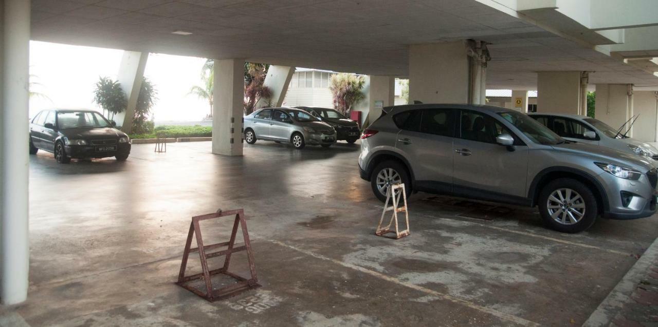 'Newly Refurbished' 'Sunny Seaview' At Regency With 2 Carpark By Shine Stay Port Dickson Exterior foto